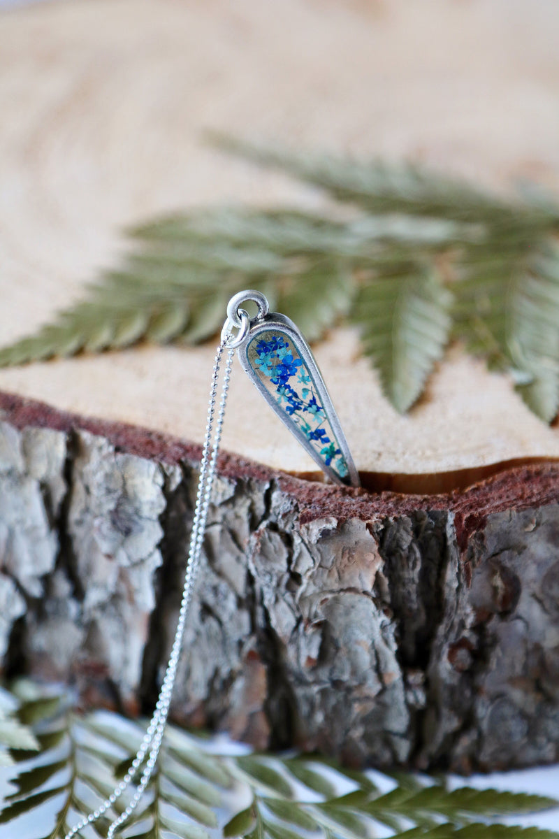 Point Necklace with Blue Flowers