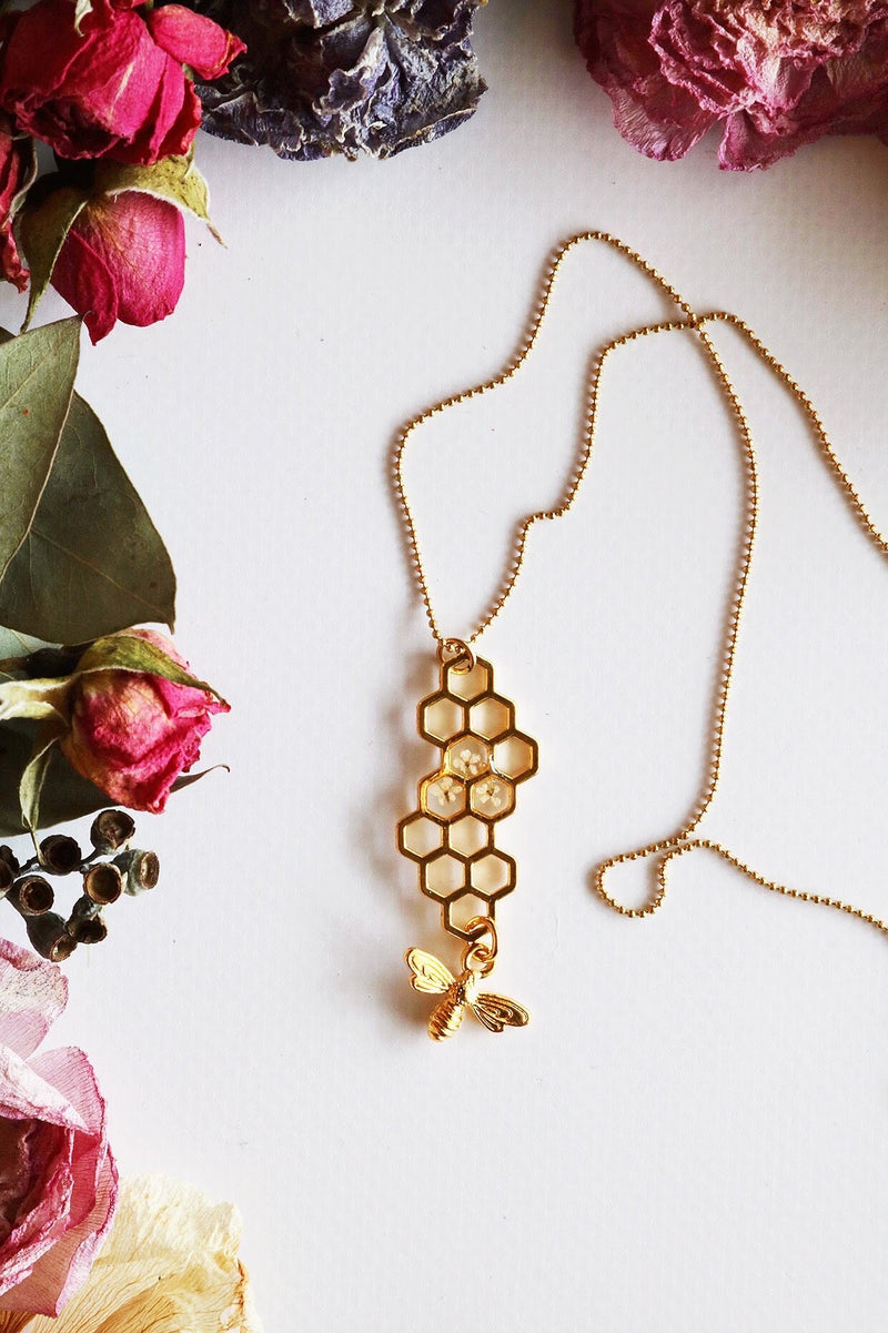 Large Honeycomb Necklace with White Flowers